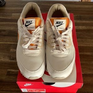 Womens Air Max 90 SE Size 9 With Box *WORN ONCE*